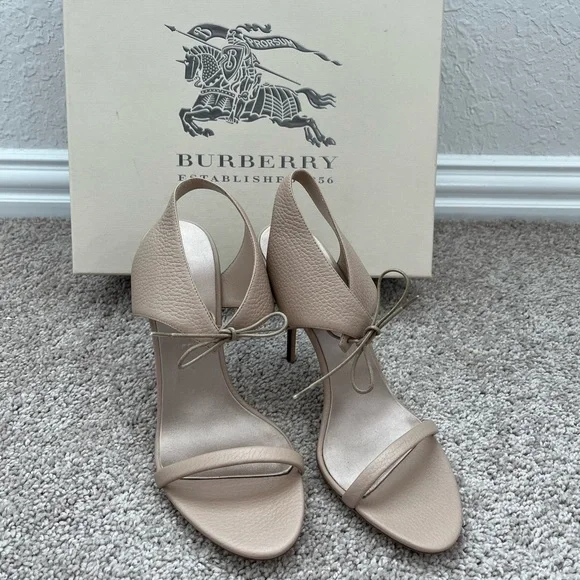 Burberry Knot Horn Capsule Askham 100 Sandal - Picture 3 of 11